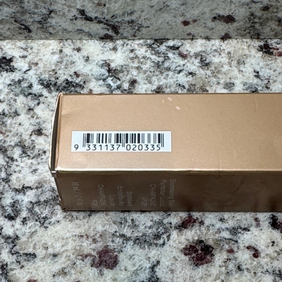 BECCA Champagne POP Shimmering Skin Perfector Liquid - Picture 4 of 8